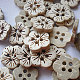 Carved 4-hole Basic Sewing Button in Flower Shape UK-NNA0YYS-1